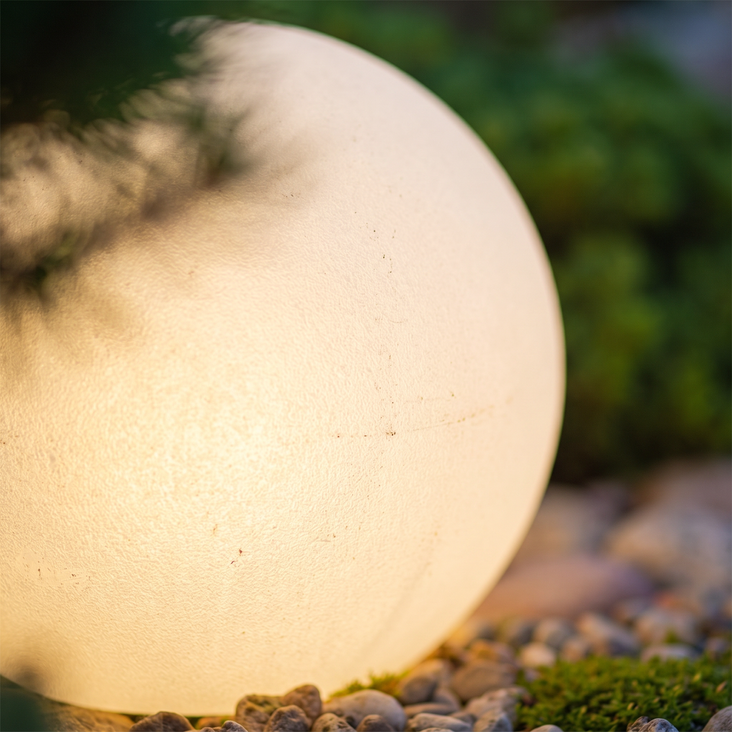 LumiGlobe Solar Garden Light — close-up glow detail