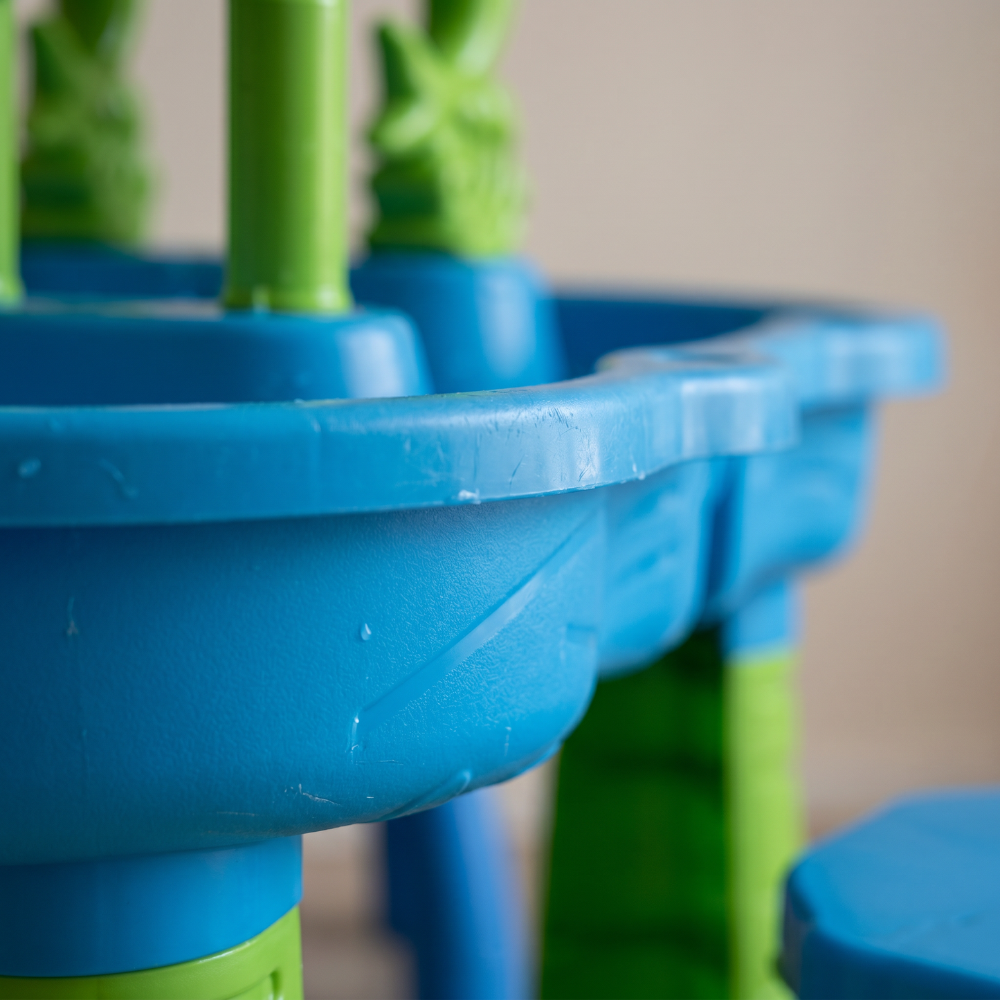 Interactive Kids Sand and Water Table with 15 Accessories for Outdoor Fun