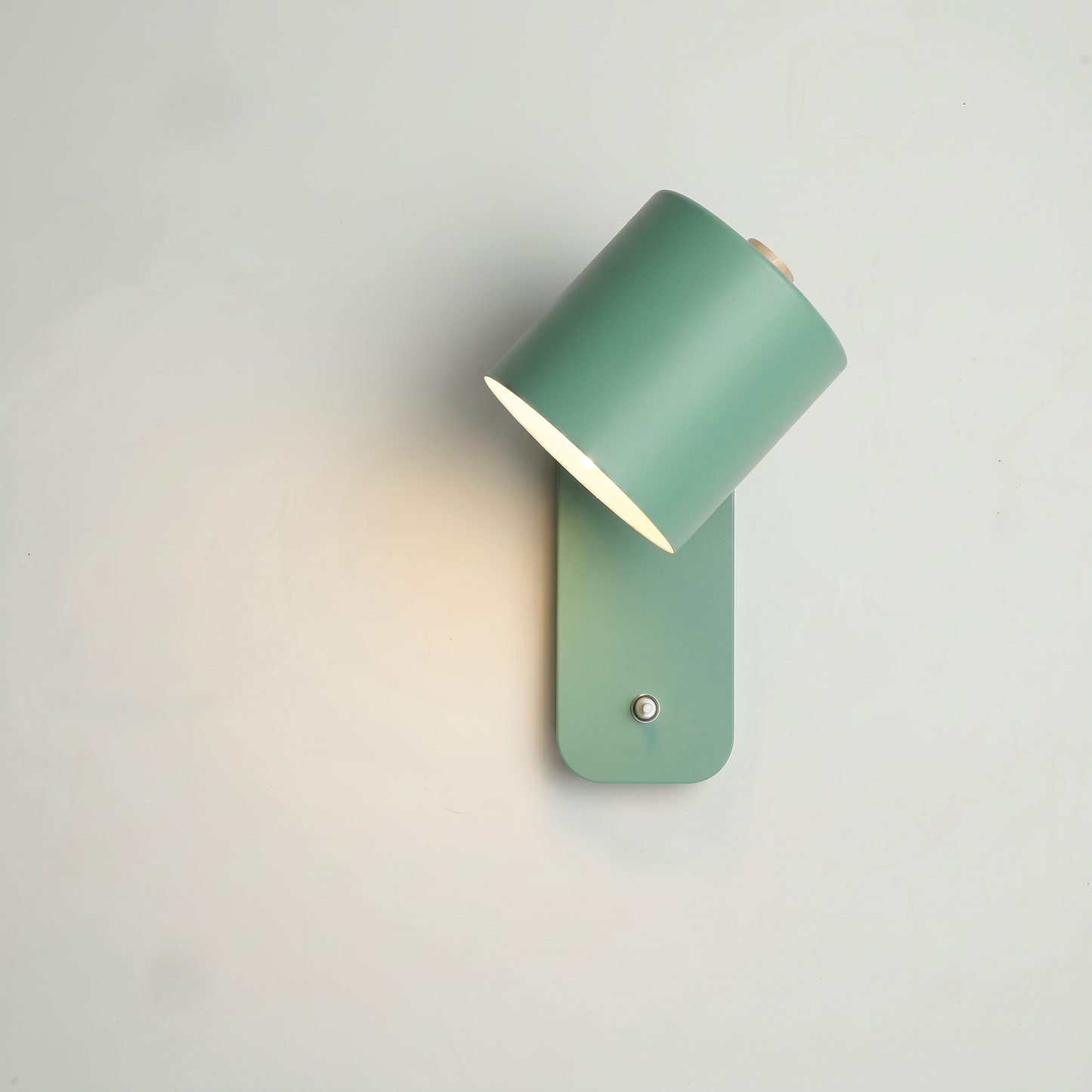 Adjustable Wall Lamp with Integrated Switch & Angled Head | Modern Design for Focused Reading Light